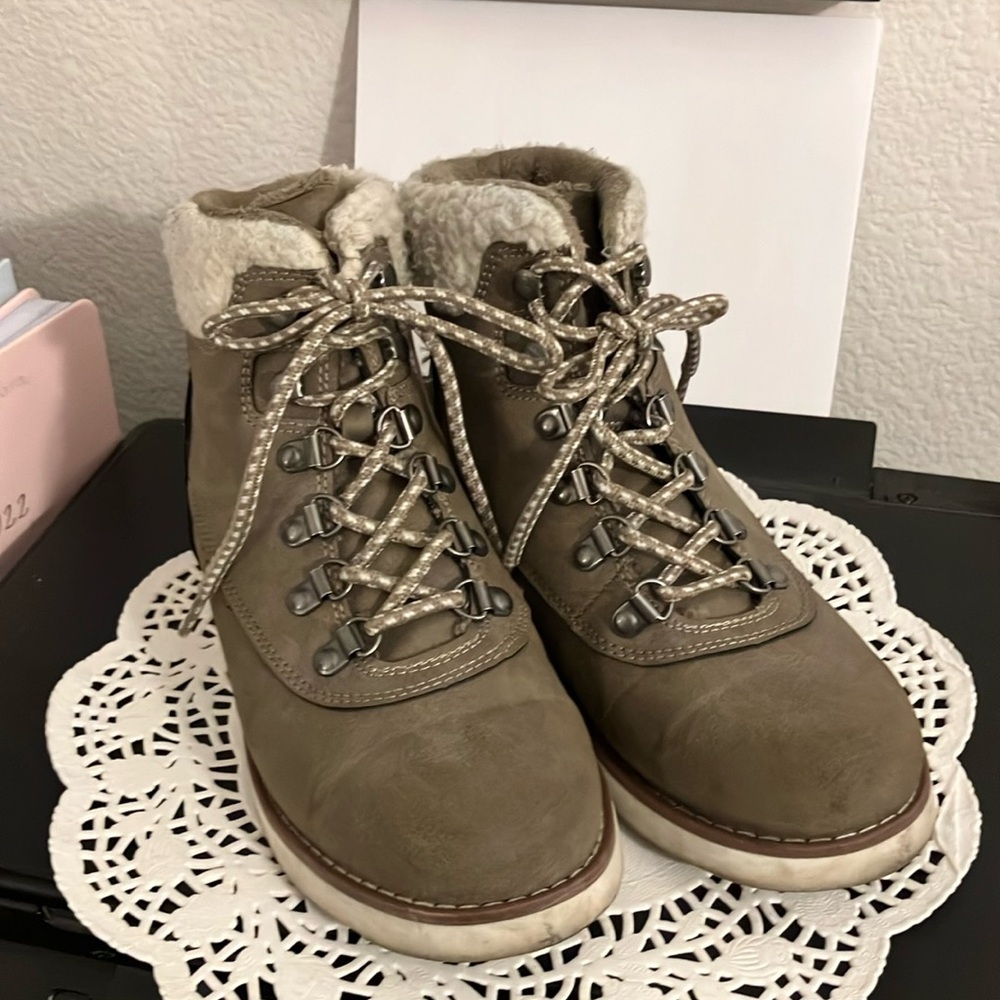 Weatherproof Evelyn Green Faux Suede Boot Shoes Size 6